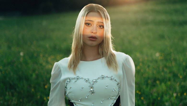 Bonjour Adieu è il nuovo singolo di Rizzo in uscita il 7 giugno Bonjour Adieu è il nuovo singolo di Rizzo in uscita il 7 giugno