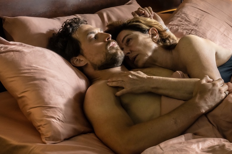 Inganno, l’adattamento di Gold Digger con Monica Guerritore e Giacomo Gianniotti su Netflix Inganno, l’adattamento di Gold Digger con Monica Guerritore e Giacomo Gianniotti su Netflix