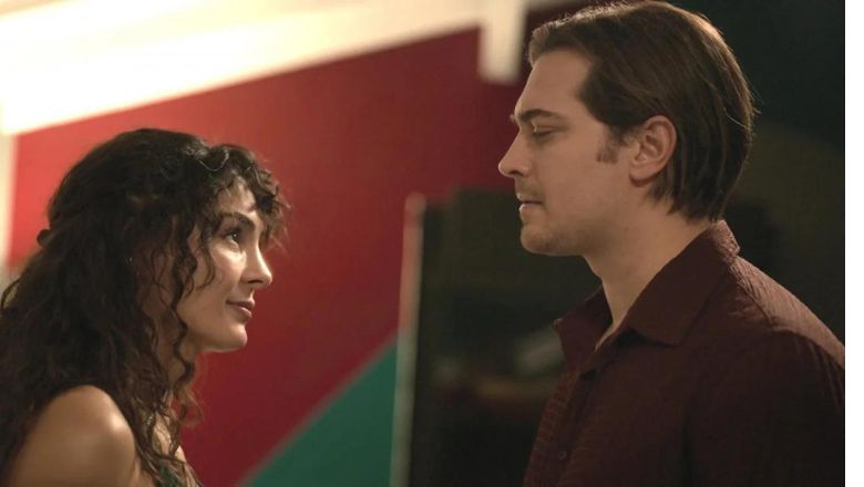 Un vero gentiluomo su Netflix: un film sorprendente (per tutte le ragioni sbagliate) – La recensione Un vero gentiluomo su Netflix: un film sorprendente (per tutte le ragioni sbagliate) – La recensione