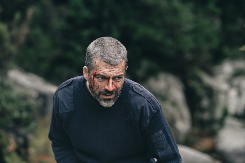 La Coda del diavolo, su Sky Luca Argentero è un innocente in fuga in Sardegna La Coda del diavolo, su Sky Luca Argentero è un innocente in fuga in Sardegna