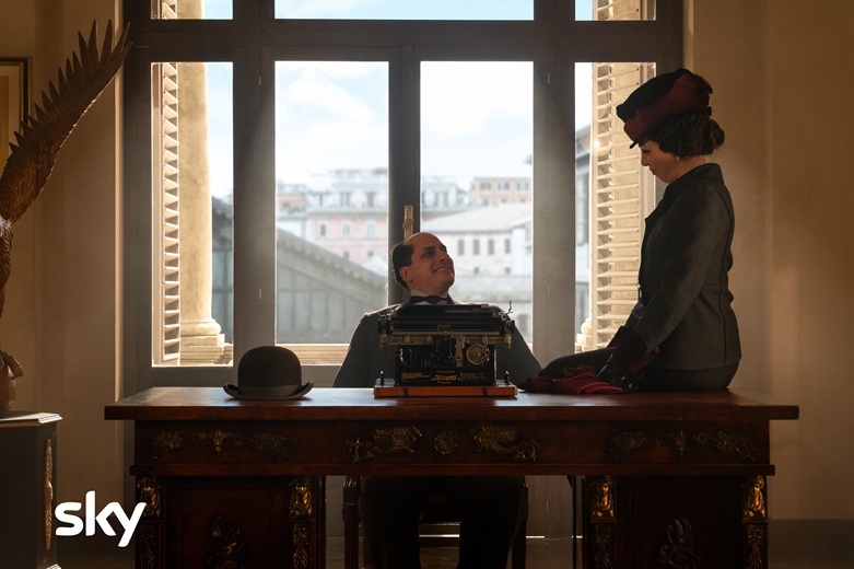 M – Il Figlio del Secolo, la “super-serie” di Sky: folle, perfetta, imperdibile M – Il Figlio del Secolo, la “super-serie” di Sky: folle, perfetta, imperdibile