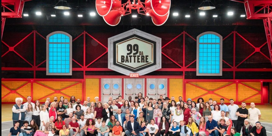 99 da battere, Max Giusti conduce il game show che ricorda Squid Game
