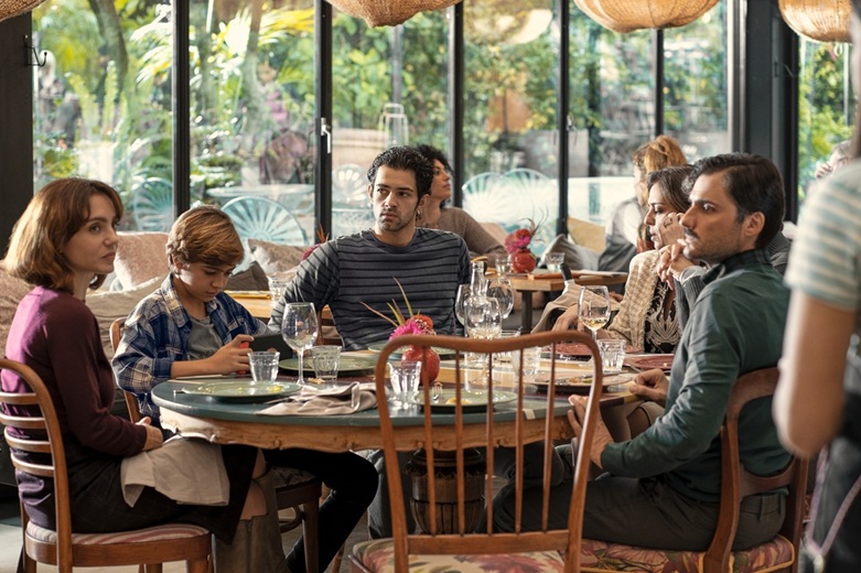 Storia della mia famiglia, la recensione: un dramedy sincero, commovente e divertente ma troppo compresso