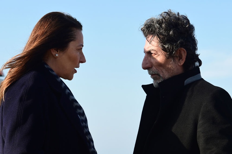 Guida TV venerdì 18 aprile 2025, i programmi tv di stasera: la via Crucis, Tradimento, Propaganda Live