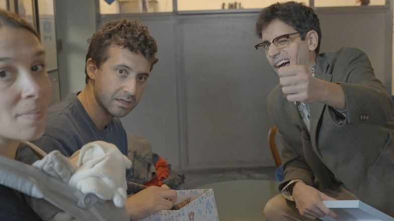 Valerio Lundini torna con la seconda stagione di Faccende Complicate, tra Svezia, Erasmus e politica