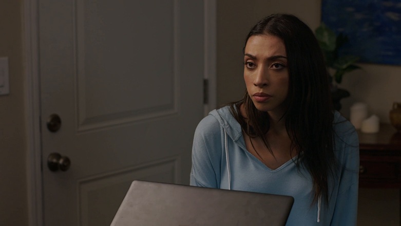 Nuotando nella follia, un thriller in piscina Nel segno del giallo di Rai 2 sabato 5 luglio Nuotando nella follia, un thriller in piscina Nel segno del giallo di Rai 2 sabato 5 luglio