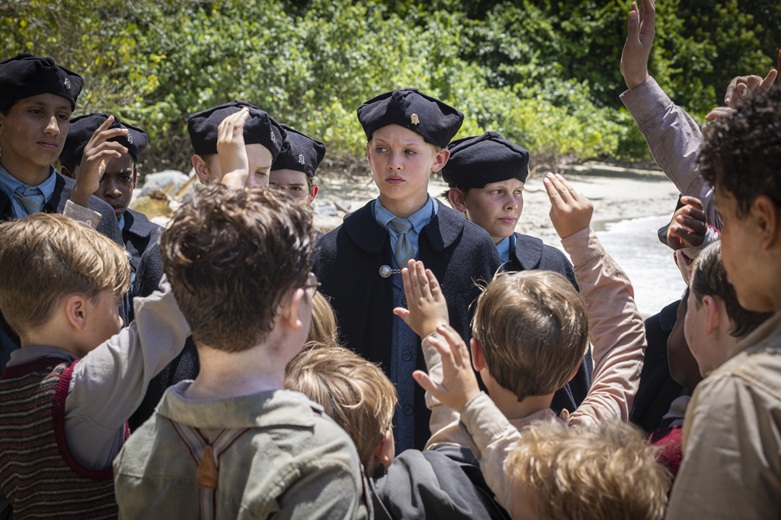 Il signore delle mosche, su Sky e NOW la serie BBC dal creatore di Adolescence Il signore delle mosche, su Sky e NOW la serie BBC dal creatore di Adolescence