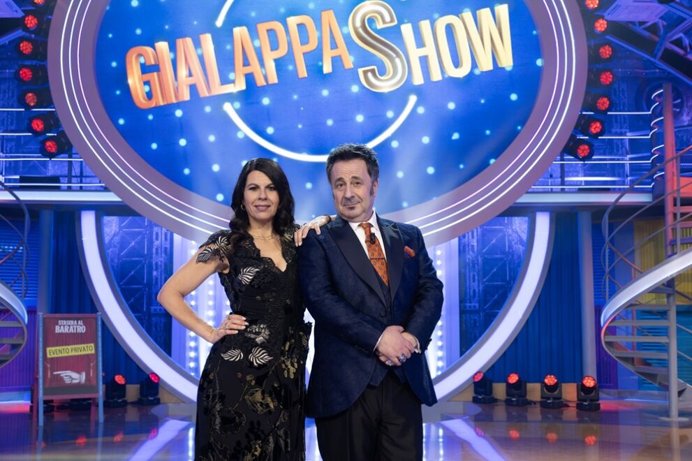 Gialappashow del 27 aprile: Geppi Cucciari co-conduttrice Gialappashow del 27 aprile: Geppi Cucciari co-conduttrice