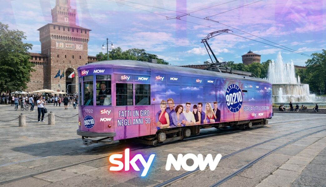Sky organizza il tram dei Millennials a Milano per celebrare Beverly Hills 90210 Sky organizza il tram dei Millennials a Milano per celebrare Beverly Hills 90210
