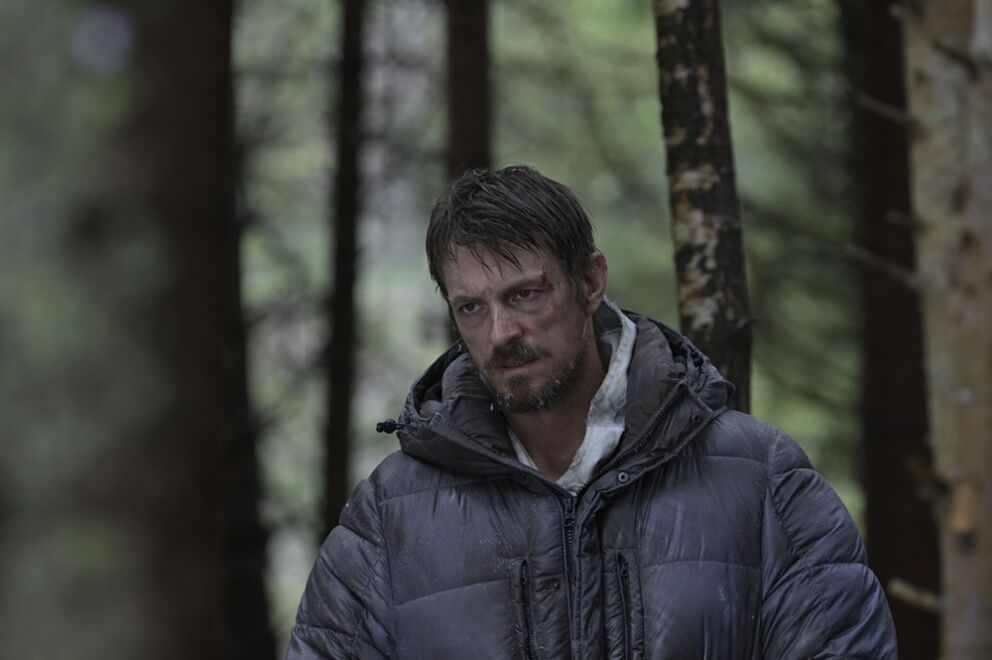 Icefall – Caccia sul ghiaccio, il thriller con Joel Kinnaman su Italia 1 Icefall – Caccia sul ghiaccio, il thriller con Joel Kinnaman su Italia 1